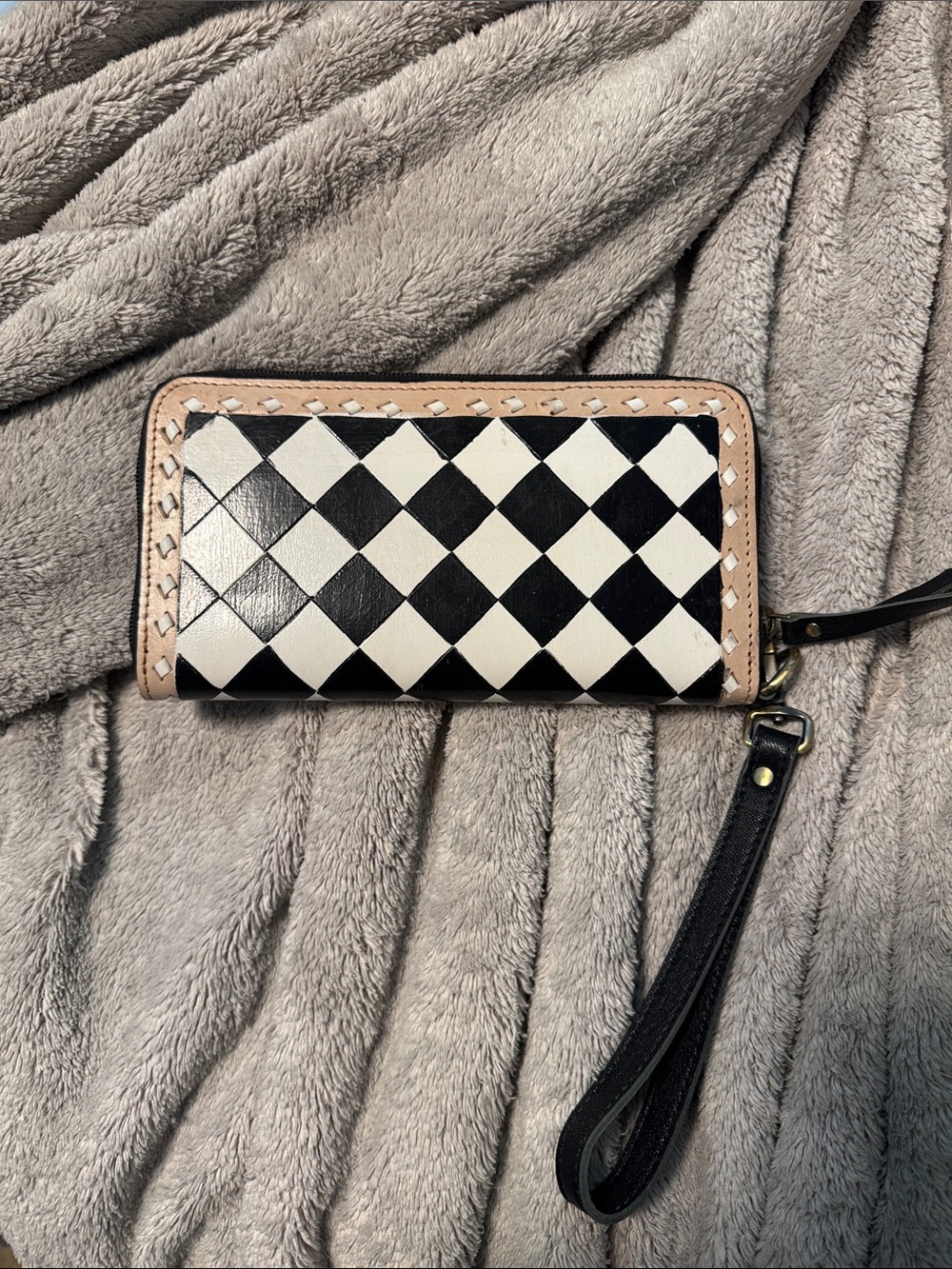 Black and White leather checkered Wristlet Wallet with Tan Trim NWOT